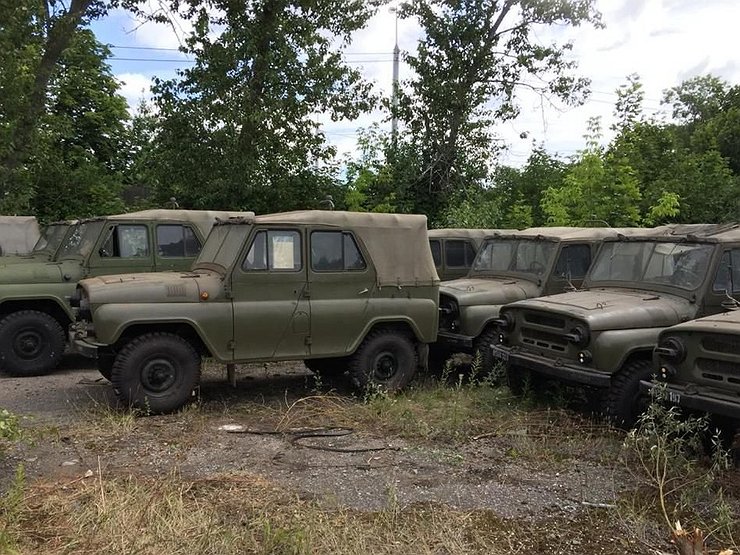 Военные меняют старые УАЗы на Патриоты. Их раскритиковали: 