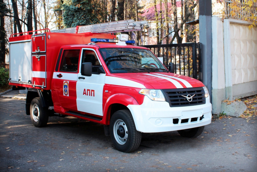 Чтобы спастись за счет госзаказа УАЗ на базе Профи сделал пожарный автомобиль с баком воды в 300 литров