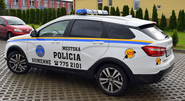 Веста Кросс трудится даже в полиции Словакии