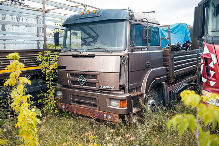 Дорожный Урал с кабиной от Iveco TurboStar. Выпуск 2003 года 